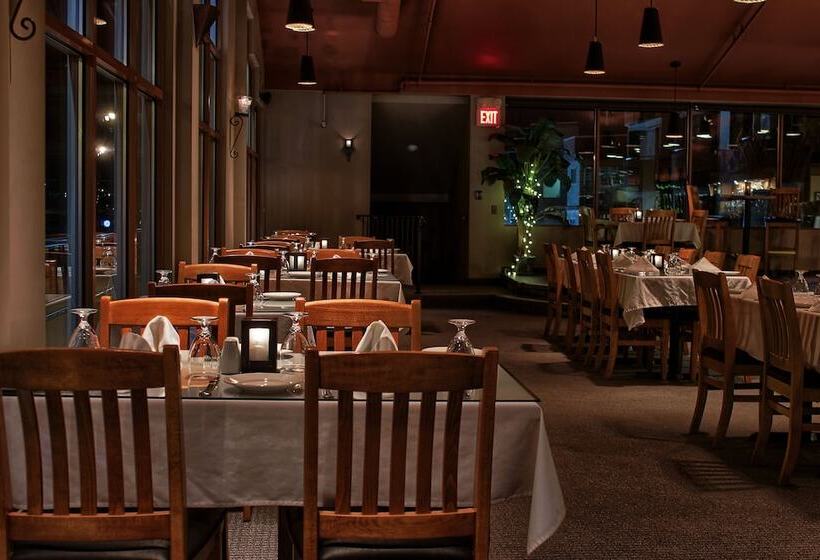 אתר נופש Holiday Inn Osoyoos