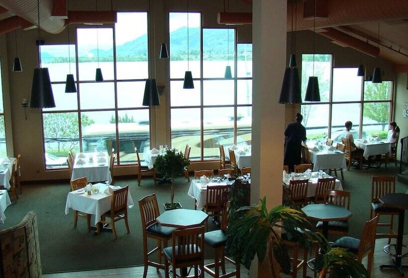 אתר נופש Holiday Inn Osoyoos