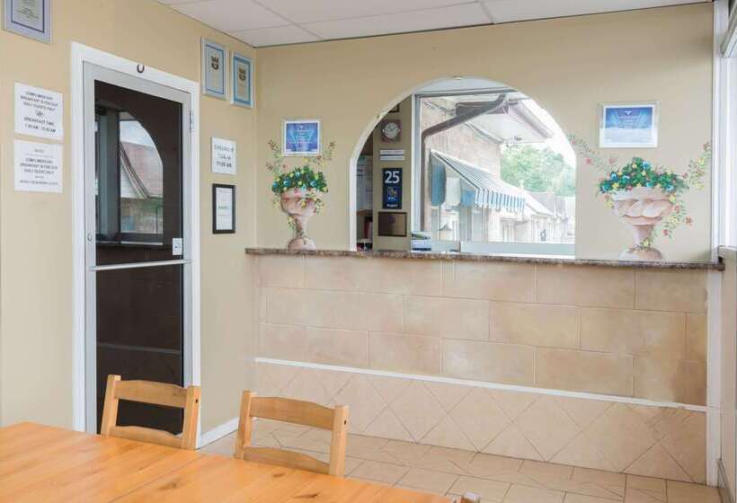 هتل Knights Inn London Ontario