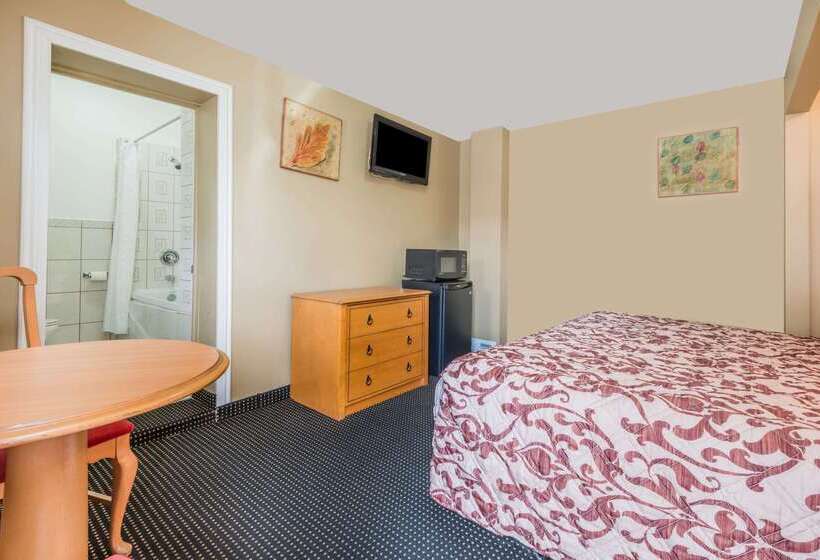 هتل Knights Inn London Ontario