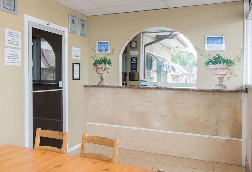 هتل Knights Inn London Ontario