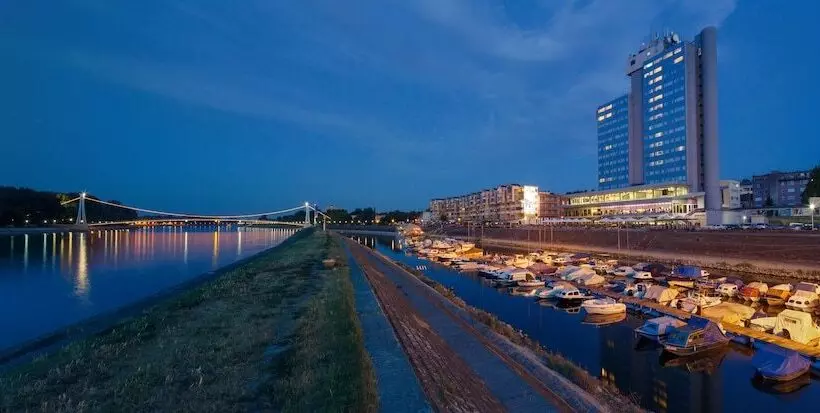 فندق Osijek
