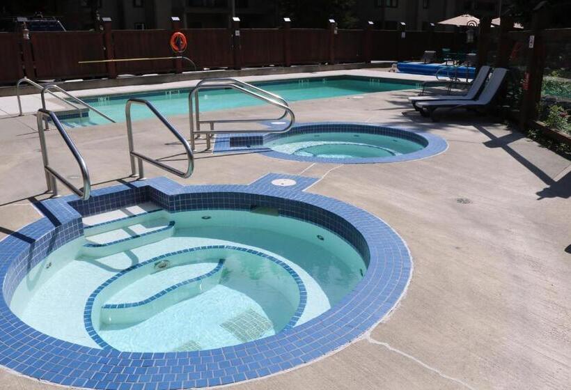 هتل Tantalus Resort Lodge