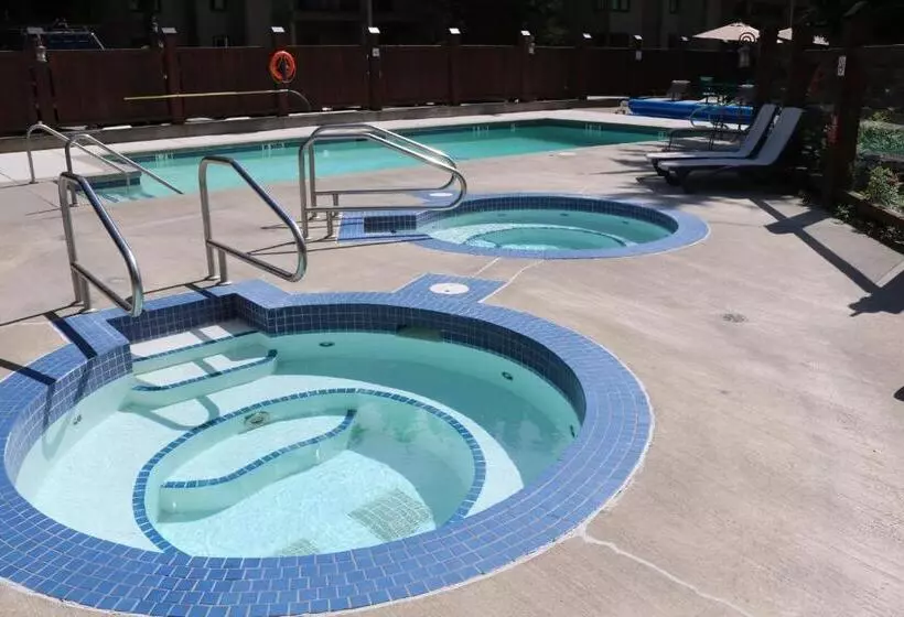 ホテル Tantalus Resort Lodge