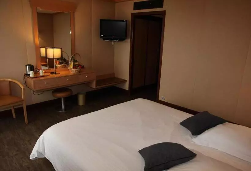 هتل Amirauté Hôtel Golf Deauville