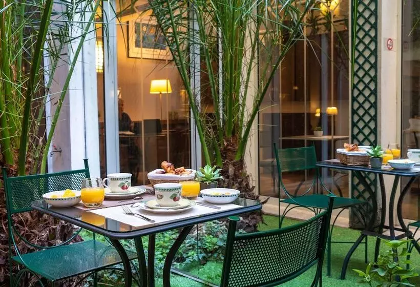 ホテル Apollinaire