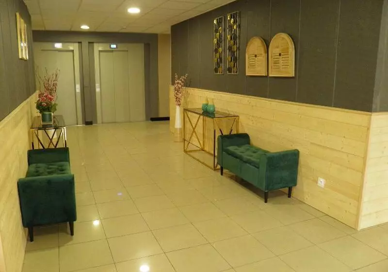 Отель Euro Hôtel Paris Créteil