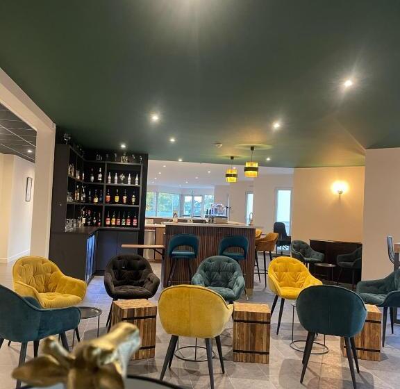 فندق Kyriad Saint Fargeau Ponthierry  Apollonia