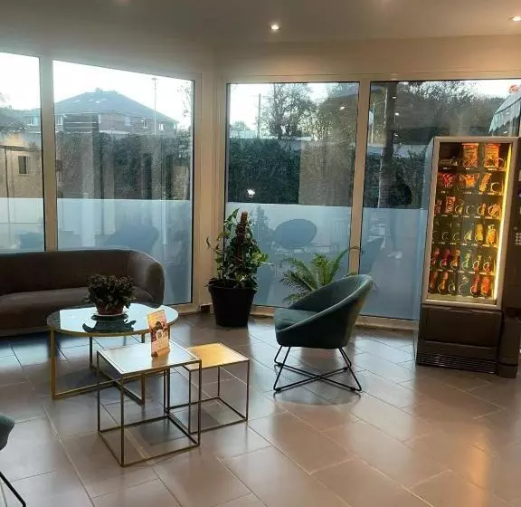 ホテル Kyriad Saint Fargeau Ponthierry Apollonia