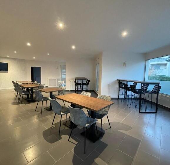 فندق Kyriad Saint Fargeau Ponthierry  Apollonia