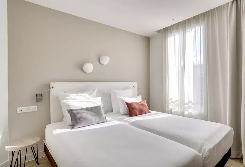 Отель Courseine