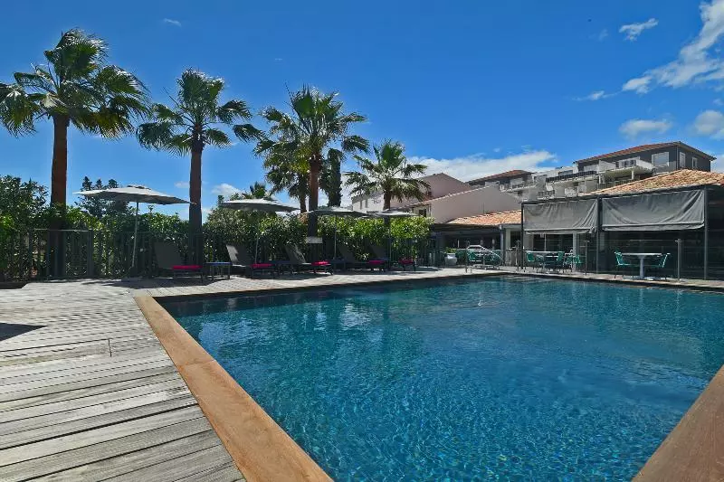 Отель Golfe Hôtel Porto Vecchio