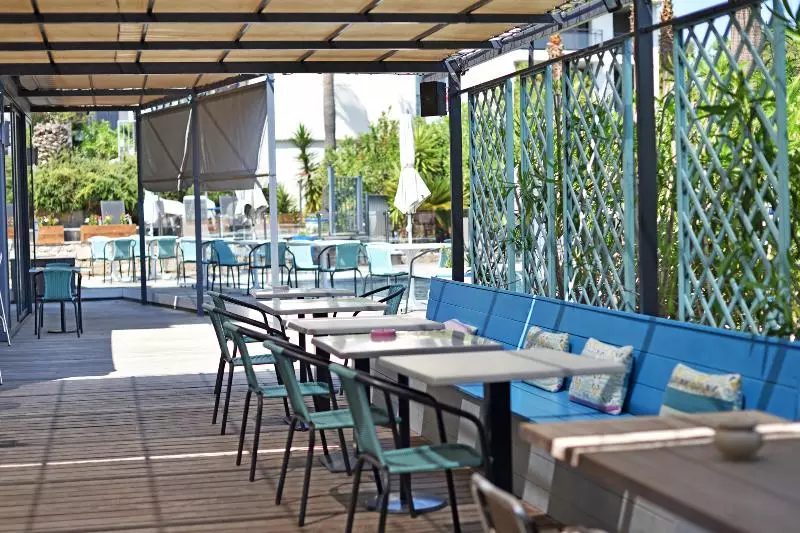 Отель Golfe Hôtel Porto Vecchio