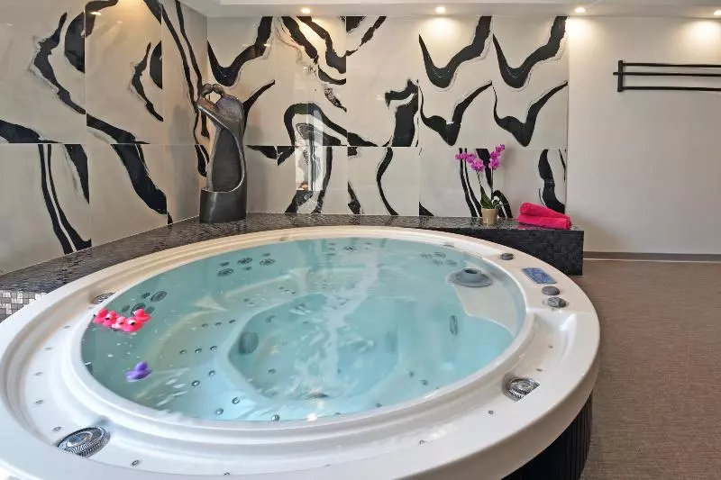 Отель Golfe Hôtel Porto Vecchio