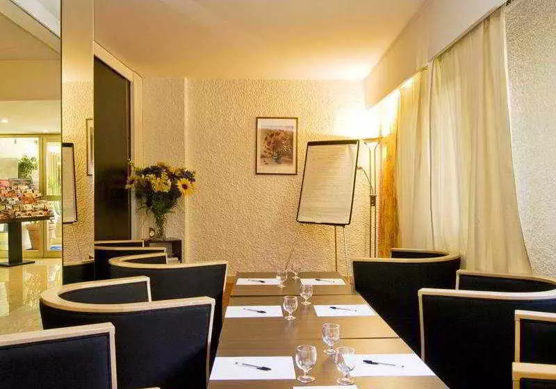 Отель Grande Bretagne