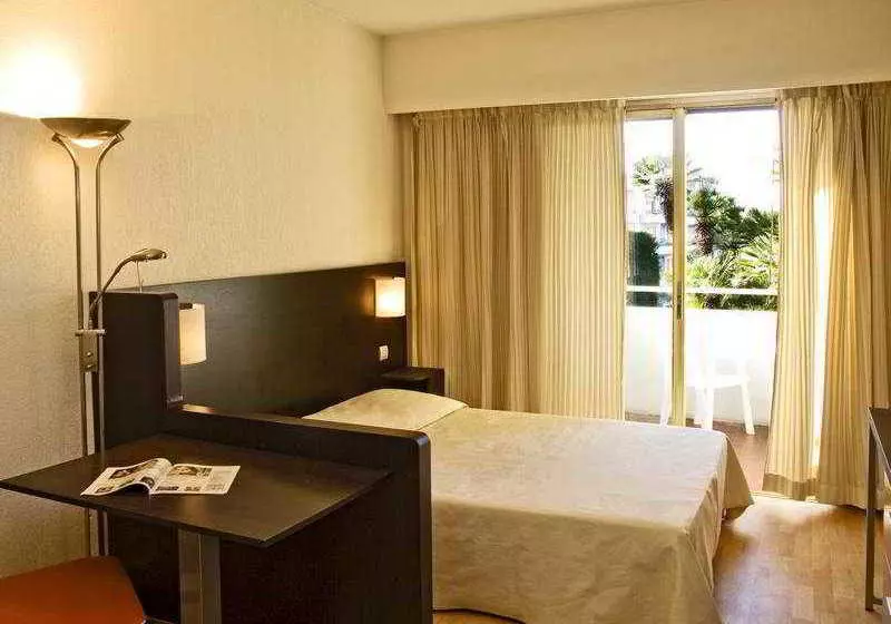 Отель Grande Bretagne