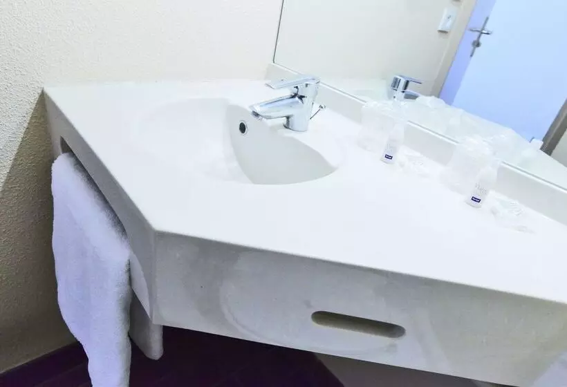 ホテル Kyriad Beauvais Sud