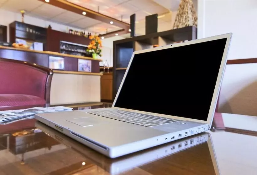 ホテル Kyriad Beauvais Sud