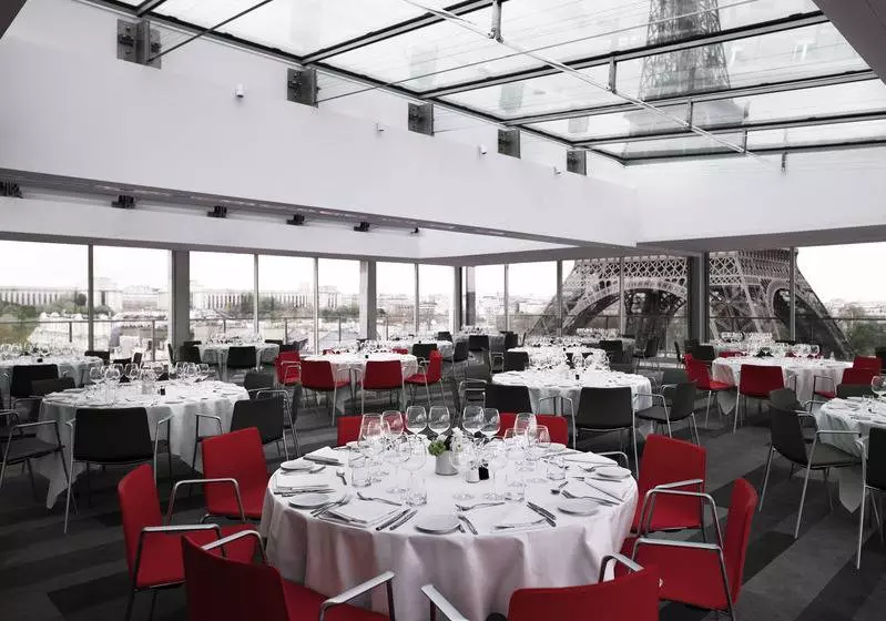 ホテル Pullman Paris Tour Eiffel