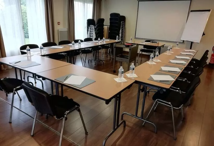 Отель Campanile Caen Est Mondeville