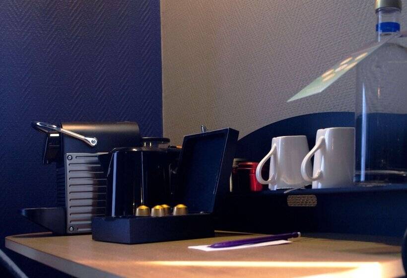 Отель Mercure Rochefort La Corderie Royale