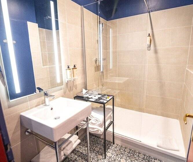 Отель Mercure Rochefort La Corderie Royale