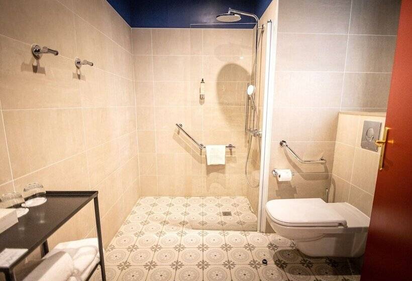 Отель Mercure Rochefort La Corderie Royale