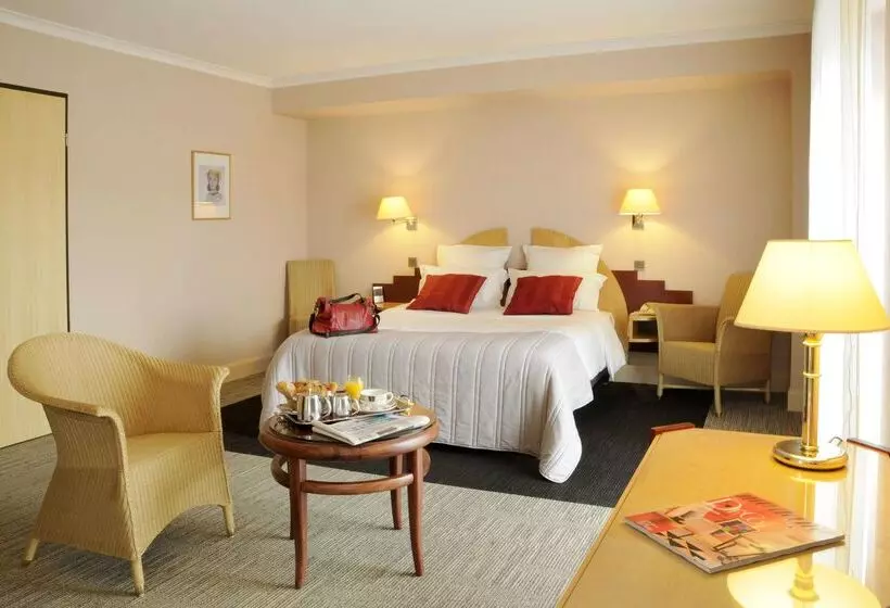 Отель Best Western Poitiers Centre Le Grand