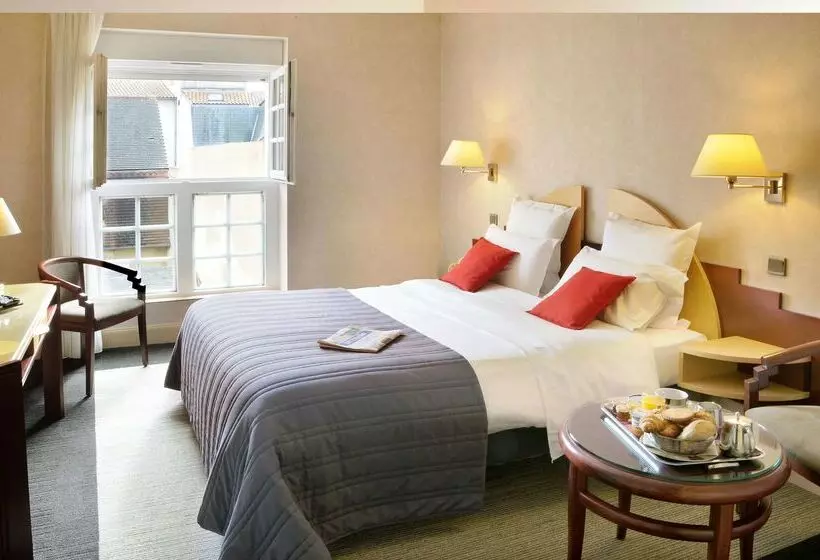 Отель Best Western Poitiers Centre Le Grand