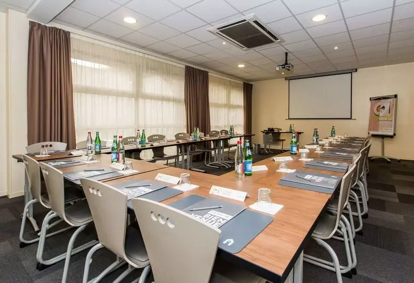 Отель Campanile Reims Centre  Cathedrale