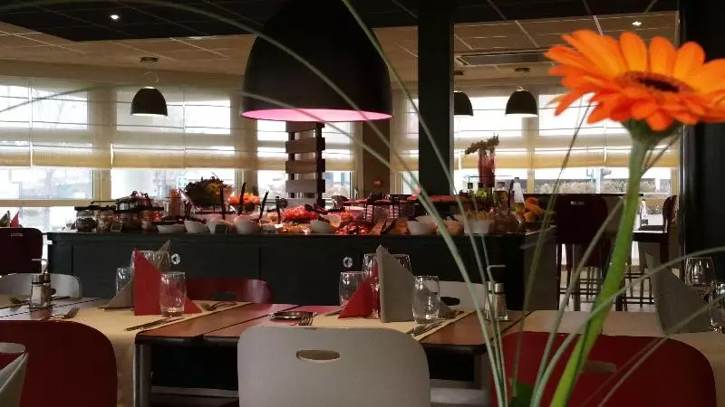 Отель Campanile Reims Centre  Cathedrale