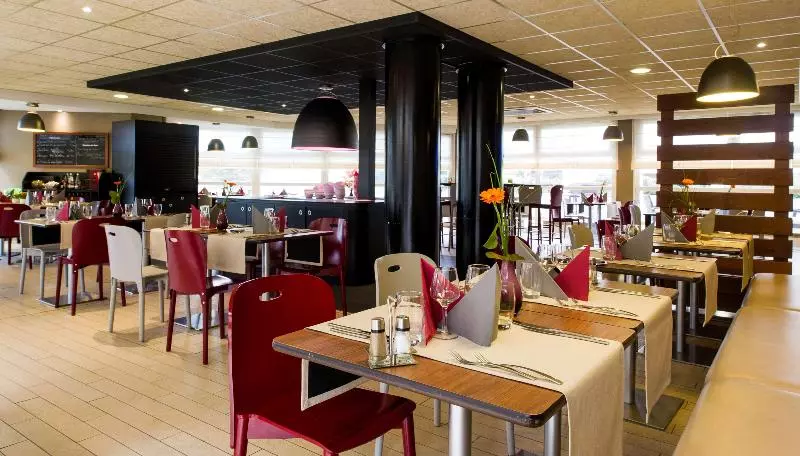 Отель Campanile Reims Centre  Cathedrale