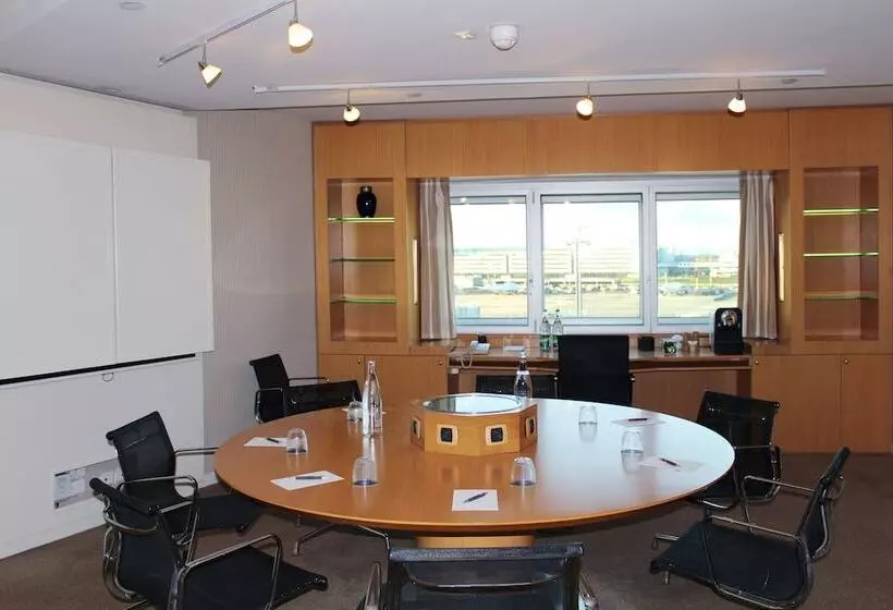 호텔 Sheraton Paris Charles De Gaulle Airport