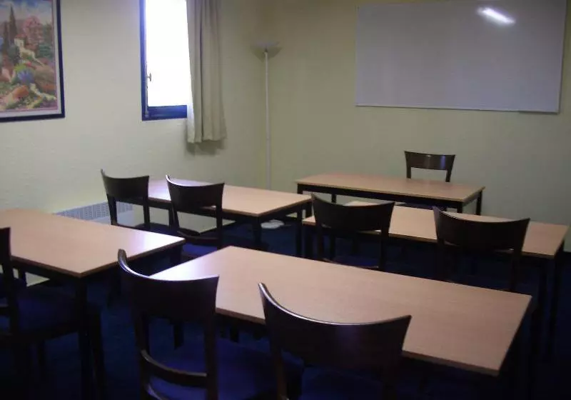 Отель Stars Dijon Sud