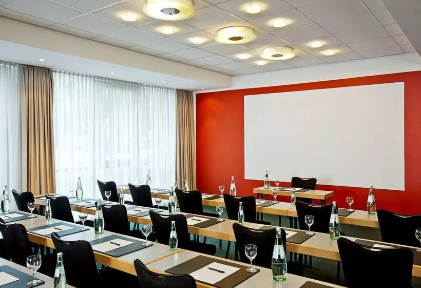 هتل NH Berlin City Ost