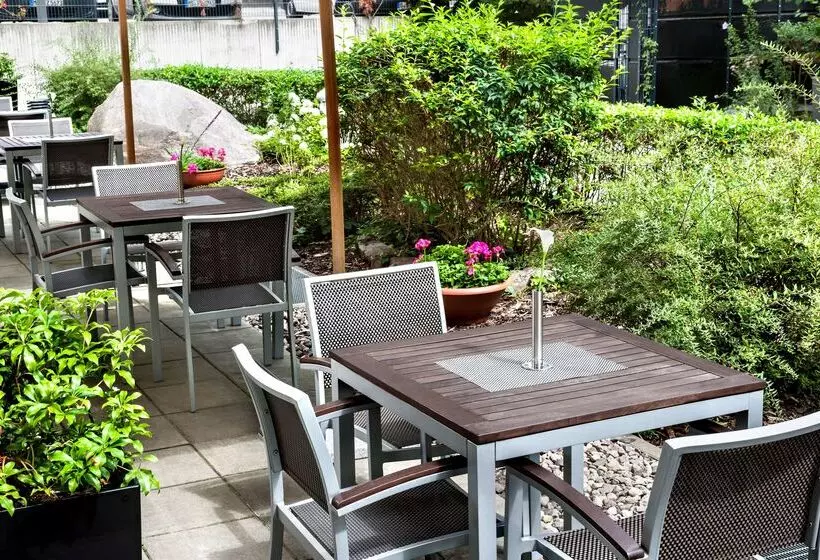 هتل NH Berlin City Ost