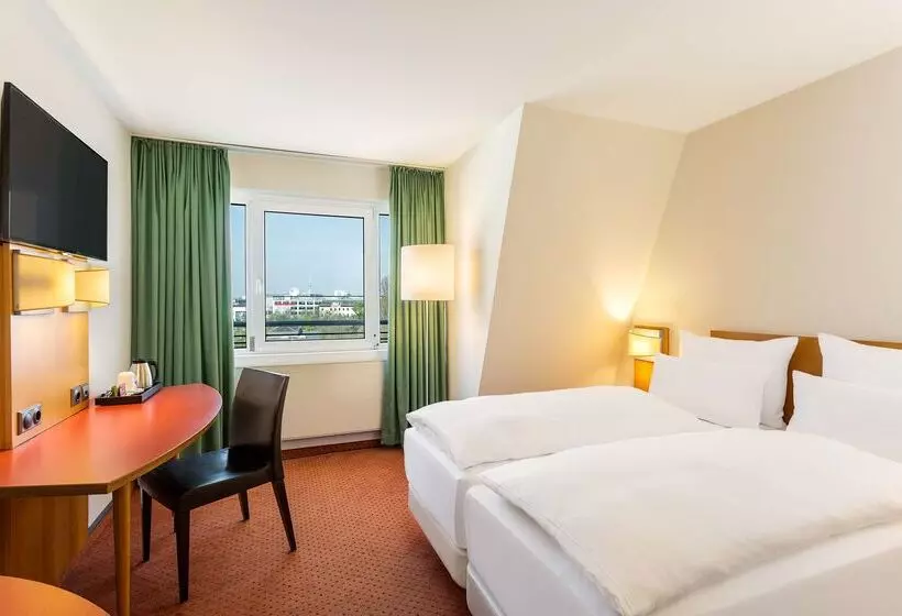 هتل NH Berlin City Ost