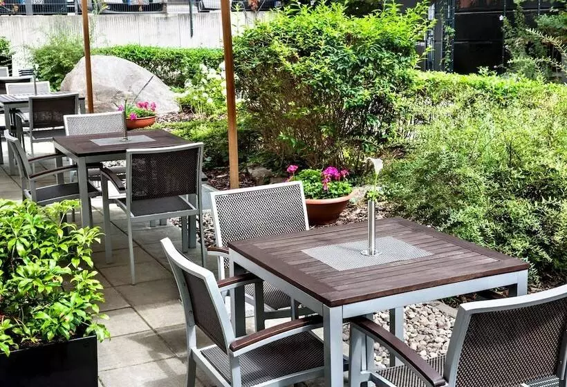 هتل NH Berlin City Ost