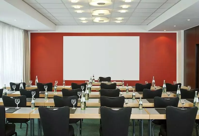 هتل NH Berlin City Ost