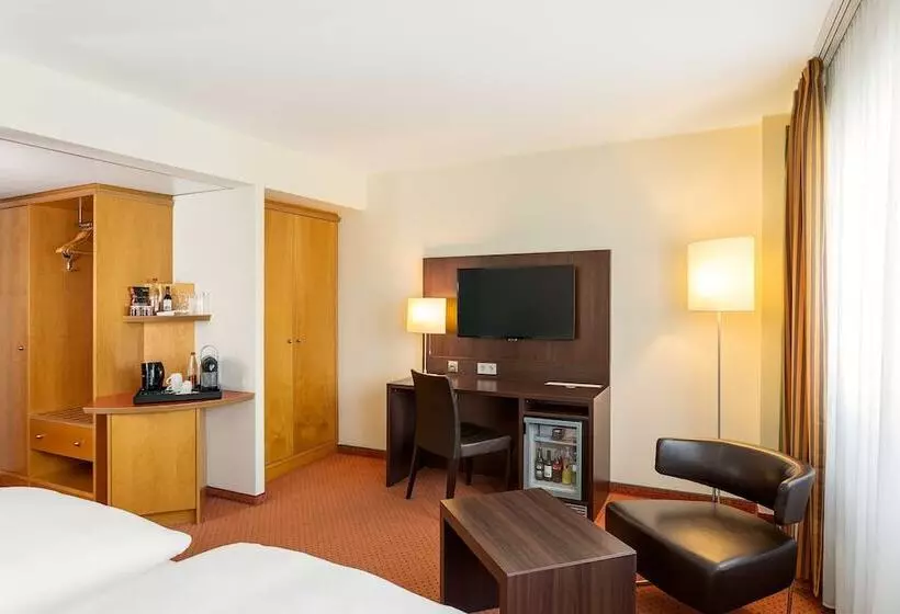 هتل NH Berlin City Ost