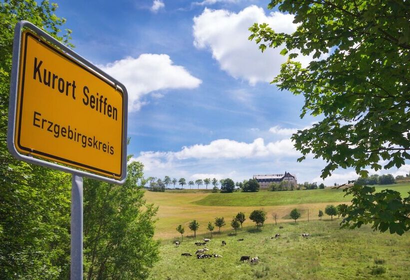 Panorama Berghotel Wettiner Höhe