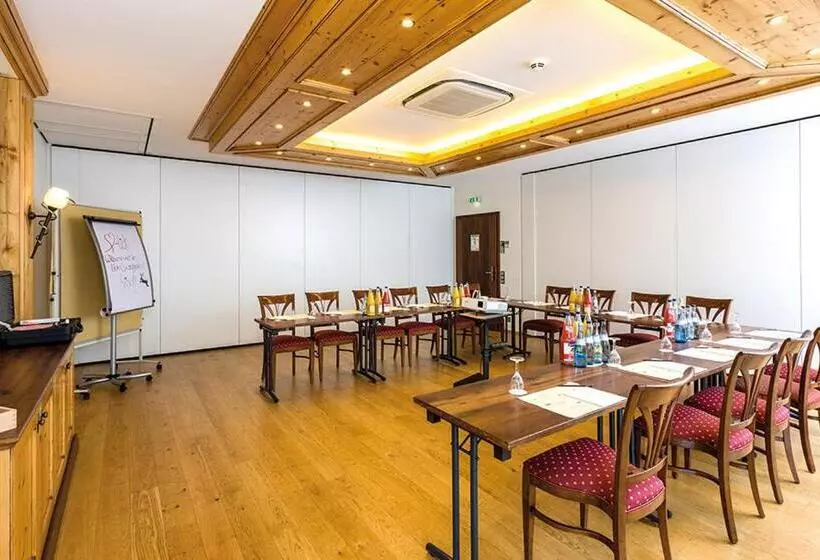 בית מלון כפרי Hirsch