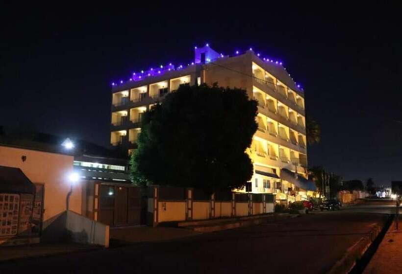 בית מלון כפרי Maple Leaf Korean