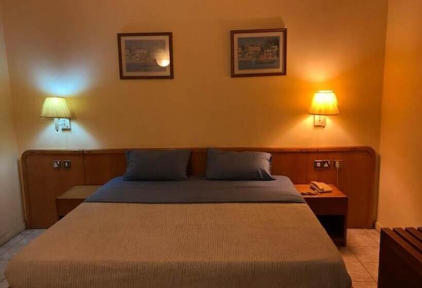 בית מלון כפרי Maple Leaf Korean