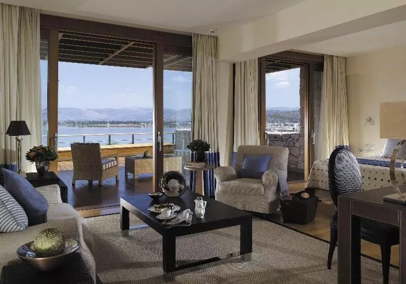 Отель Amphitryon