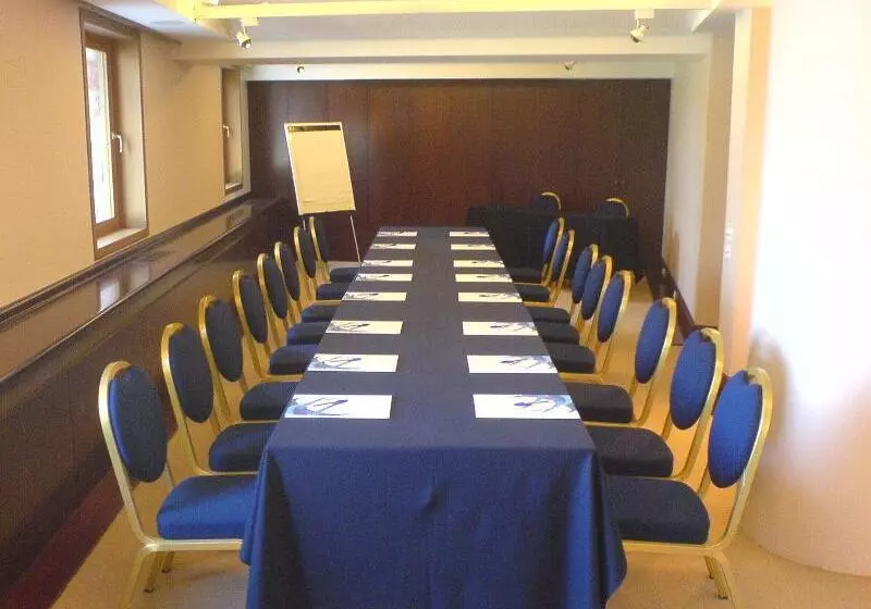 Отель Amphitryon