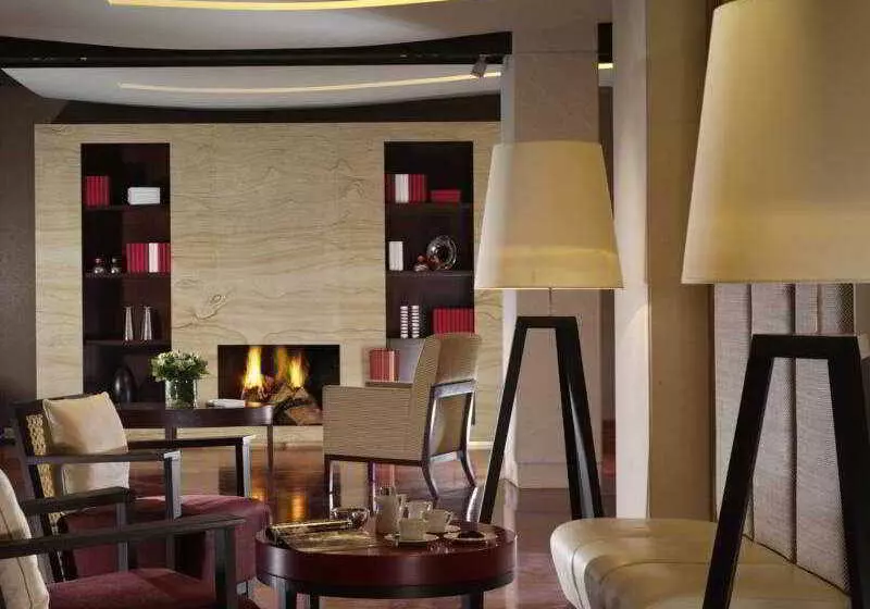 Отель Amphitryon