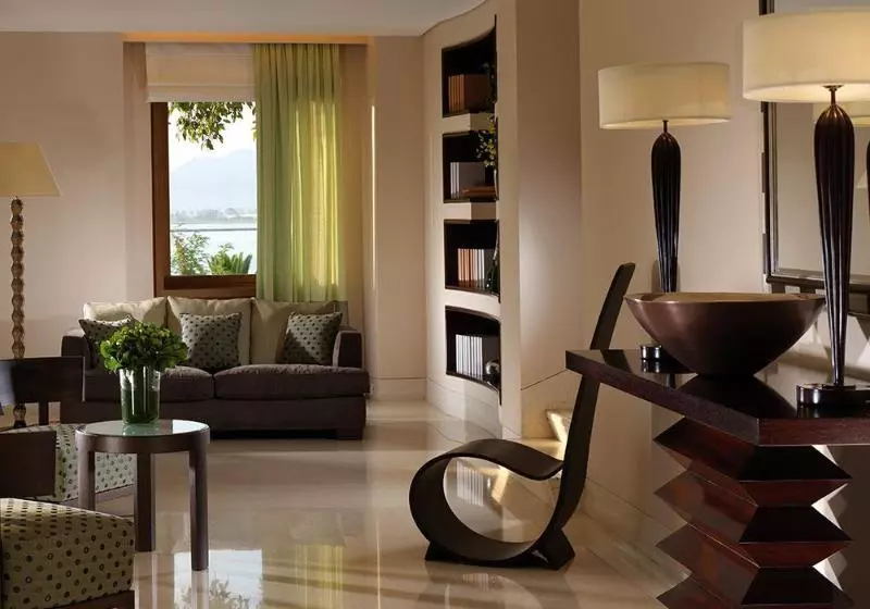 Отель Amphitryon