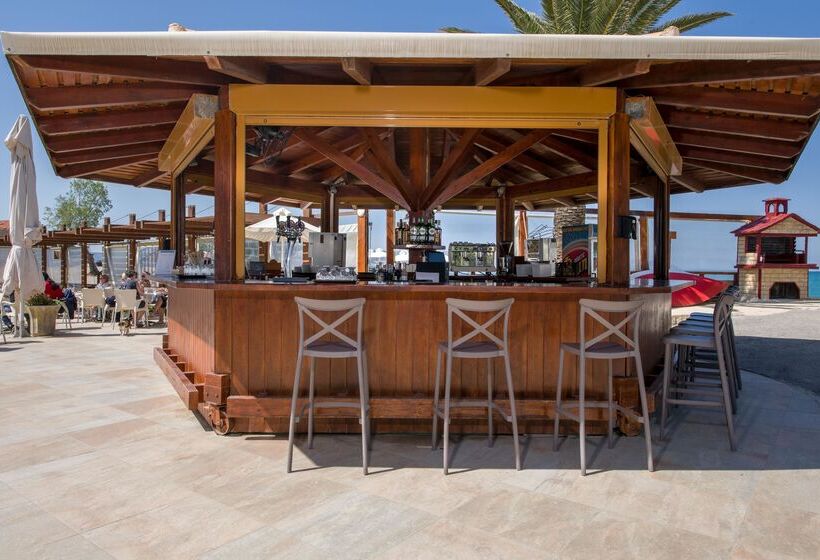 هتل Kalyves Beach