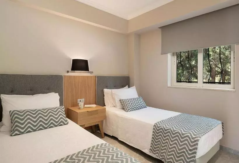 호텔 Pilot Beach Resort